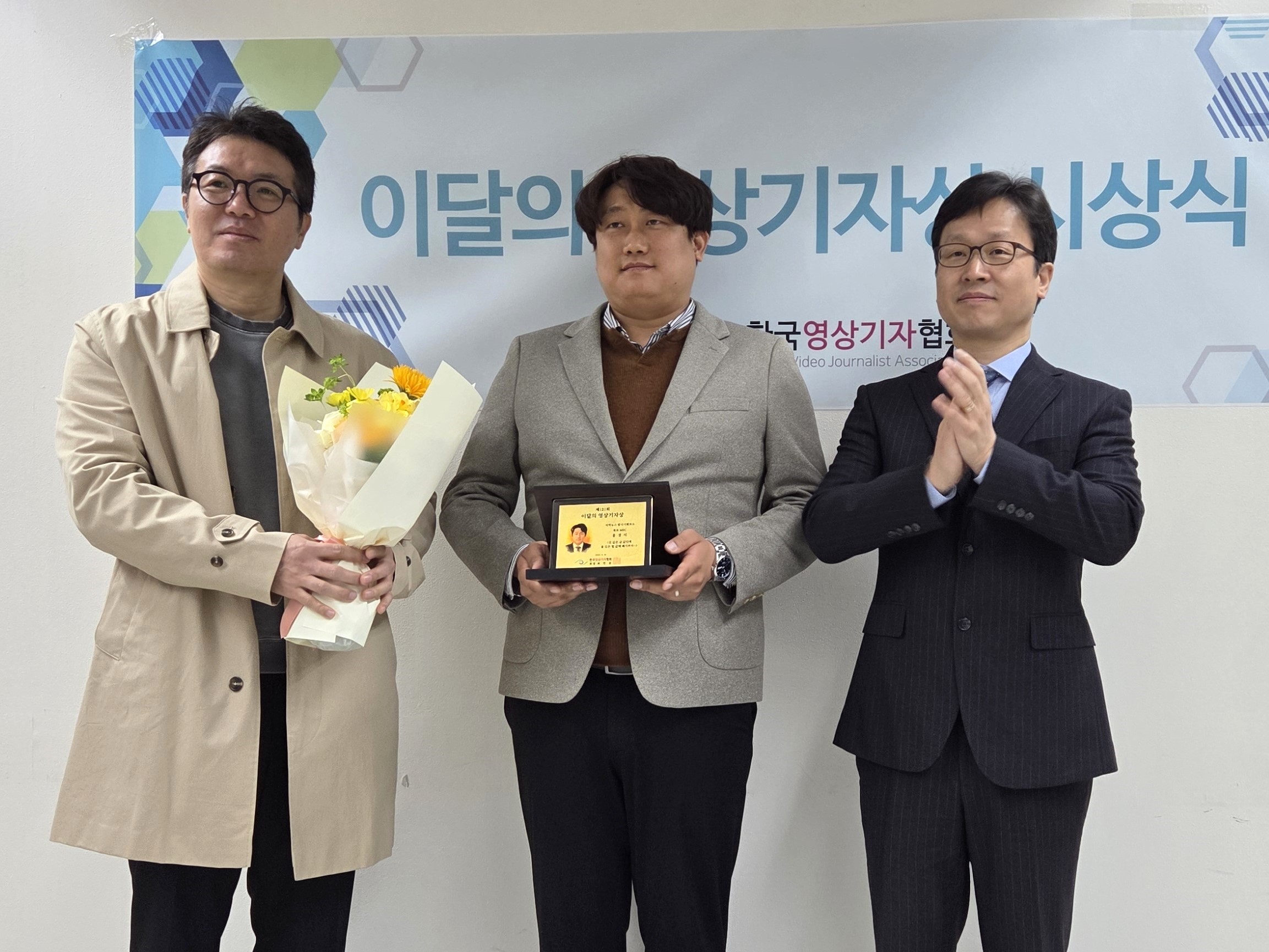 2면) 서태경_심사평_시상식 사진.jpg